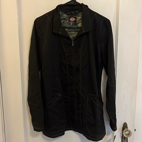 Black Dickies Essence 27 Inch Zip Front Scrub Jacket (Women’s M - NWT) - Picture 2 of 7